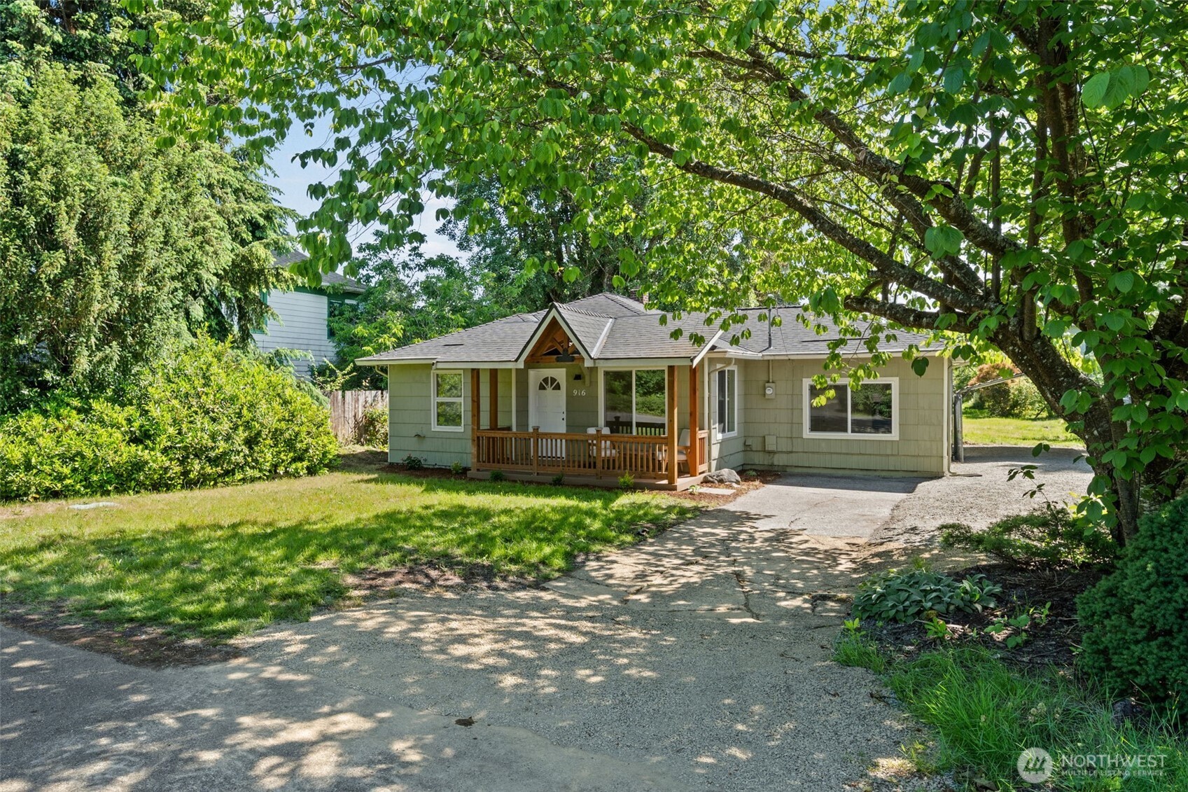 916 Bowker Street Property Photo 25
