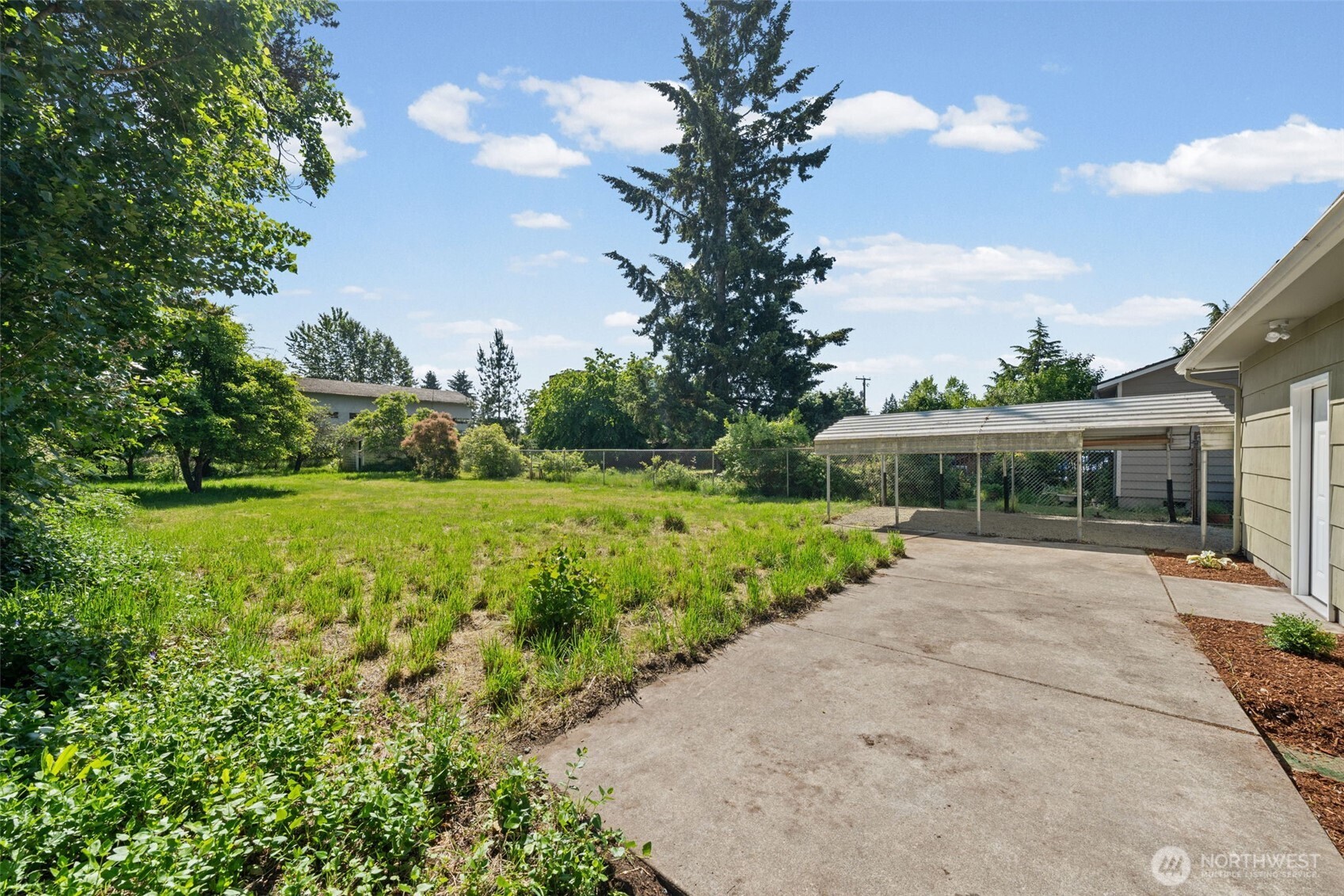 916 Bowker Street Property Photo 27