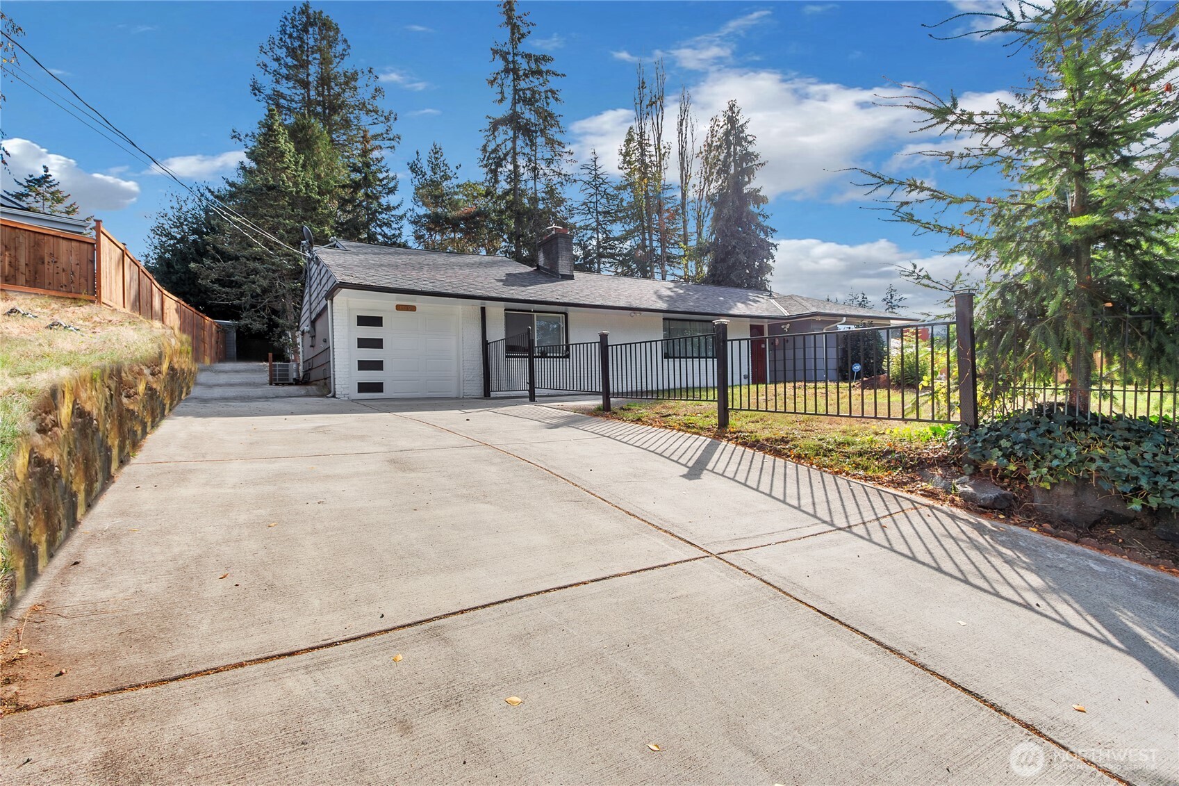 2590294 Property Photo 2