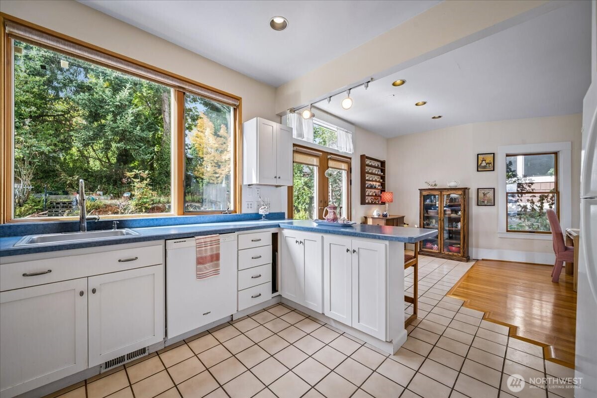 3617 Corliss Avenue Property Photo 14