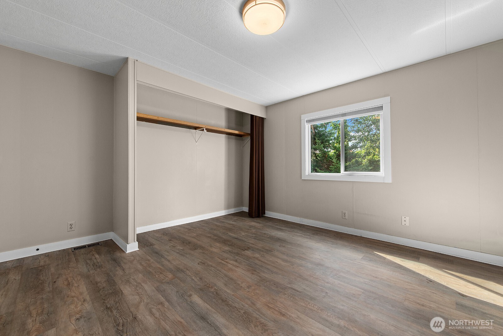 17420 97th Place Property Photo 7