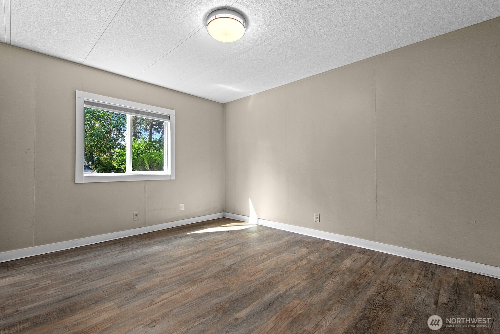 17420 97th Place Property Photo 8