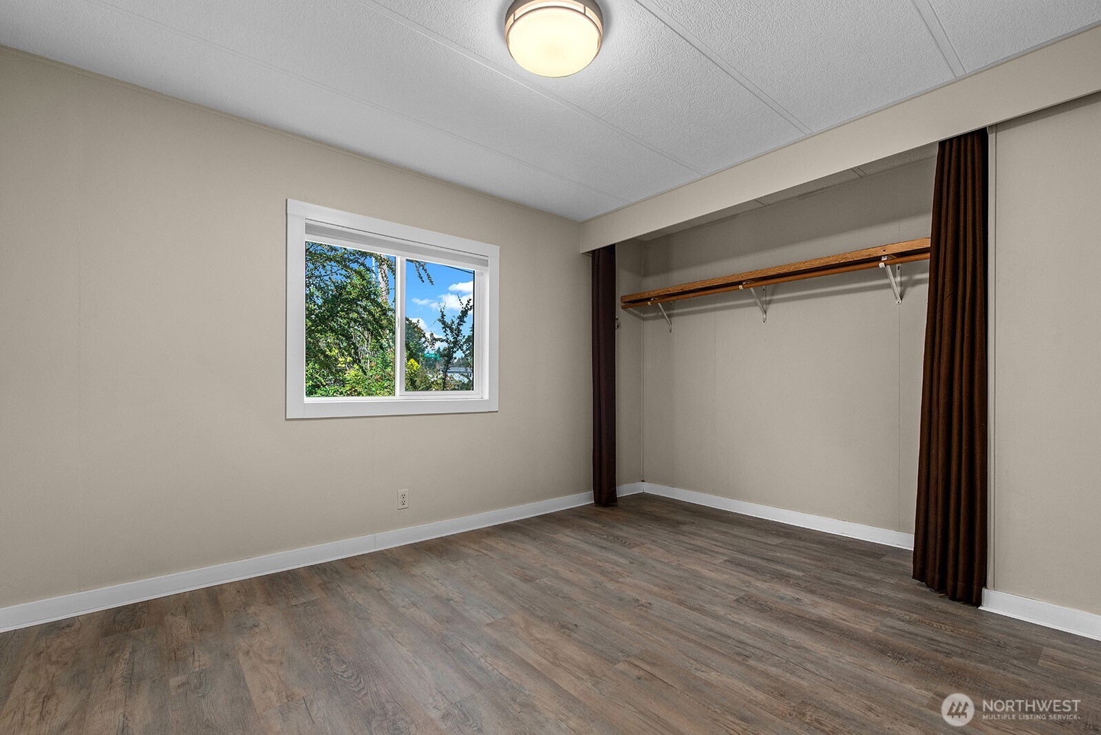 17420 97th Place Property Photo 9