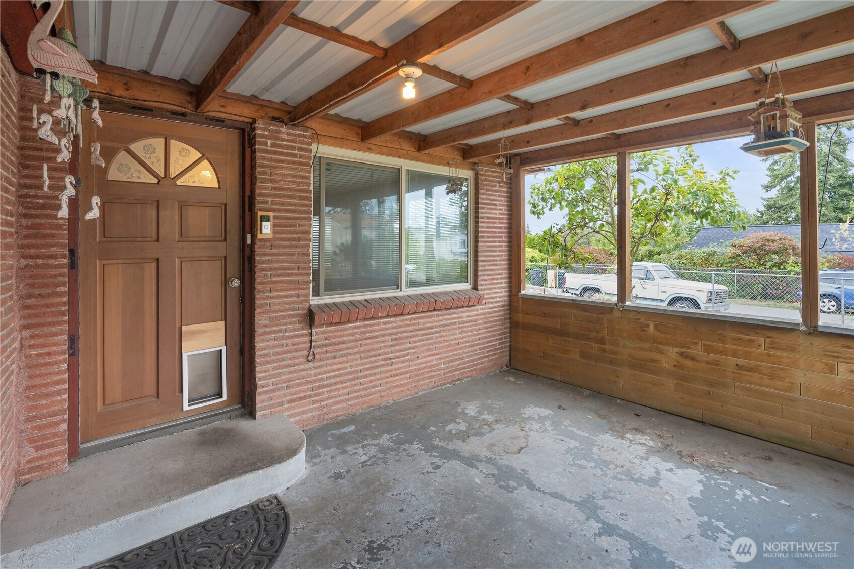 702 E 51st Street Property Photo 2