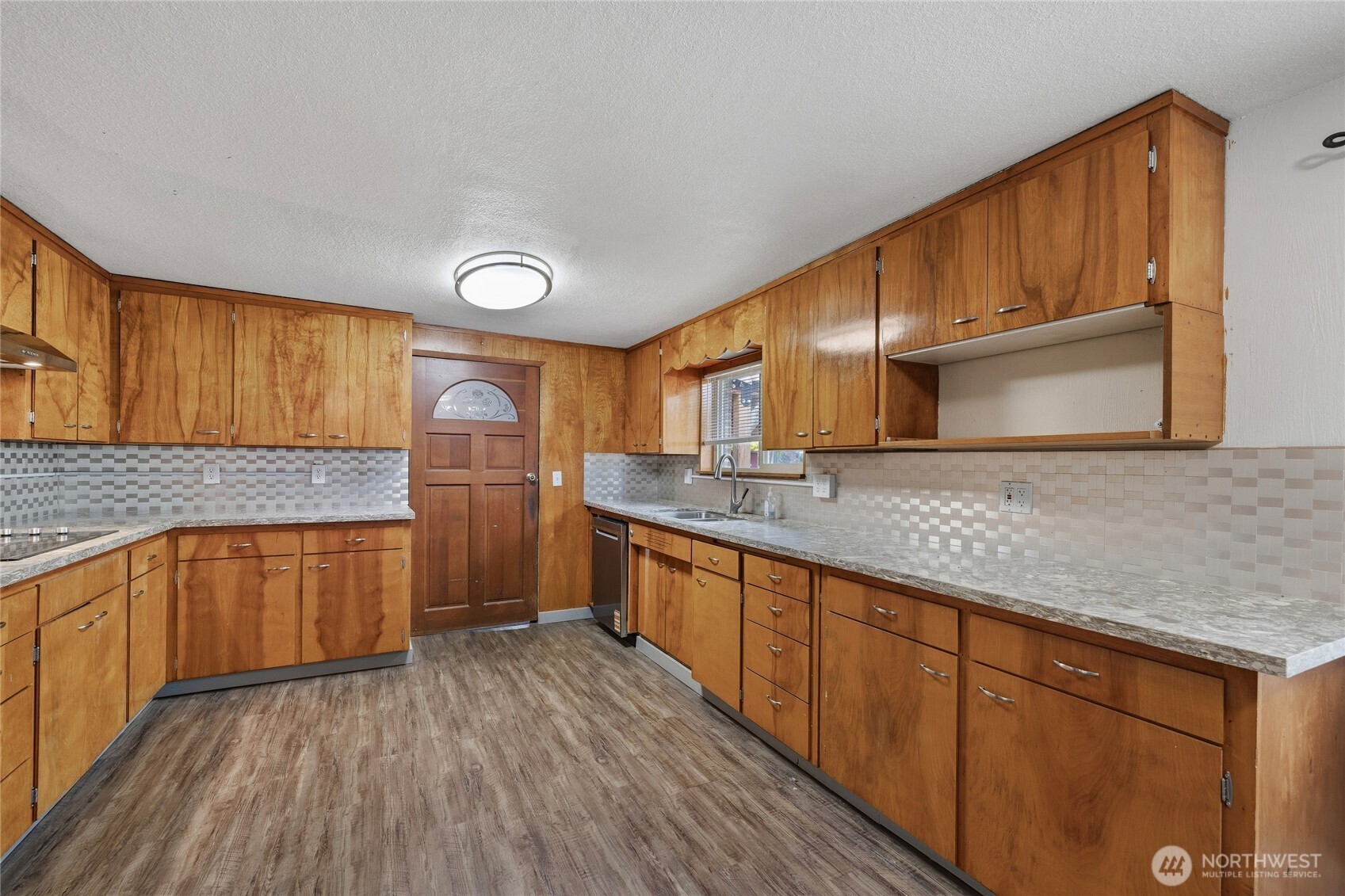 702 E 51st Street Property Photo 5