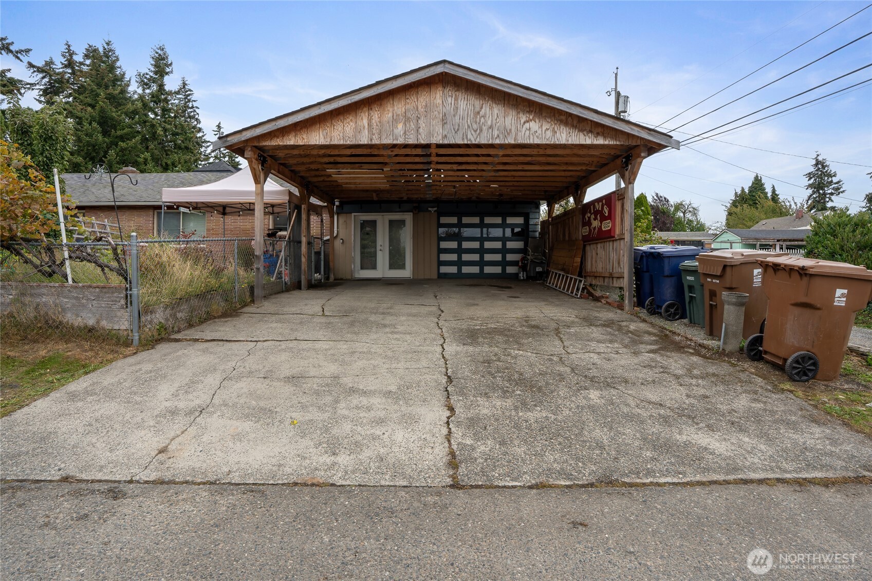 702 E 51st Street Property Photo 25