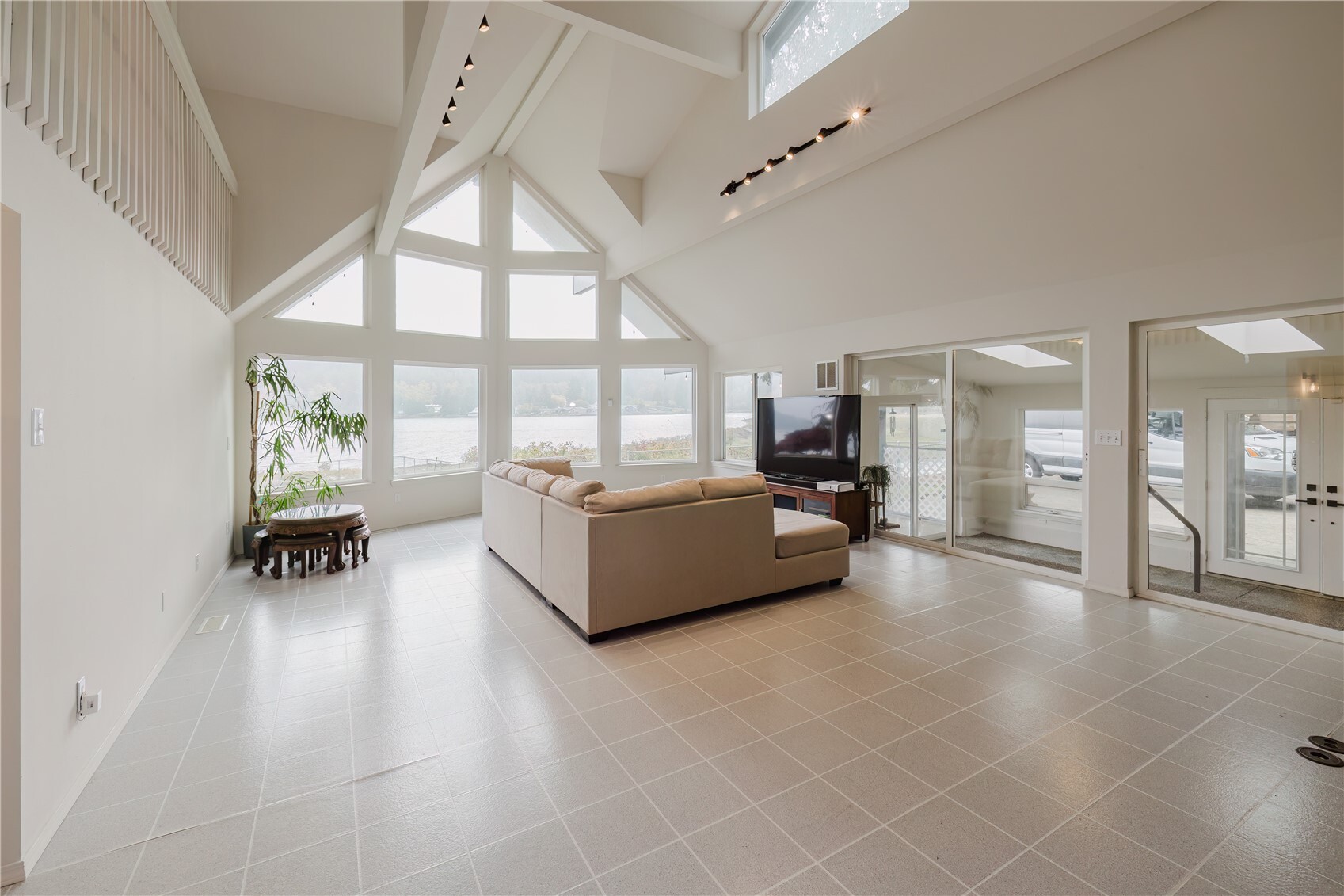 8550 Miami Beach Road Property Photo 8