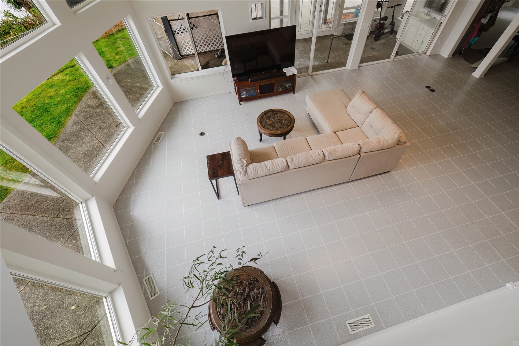 8550 Miami Beach Road Property Photo 11