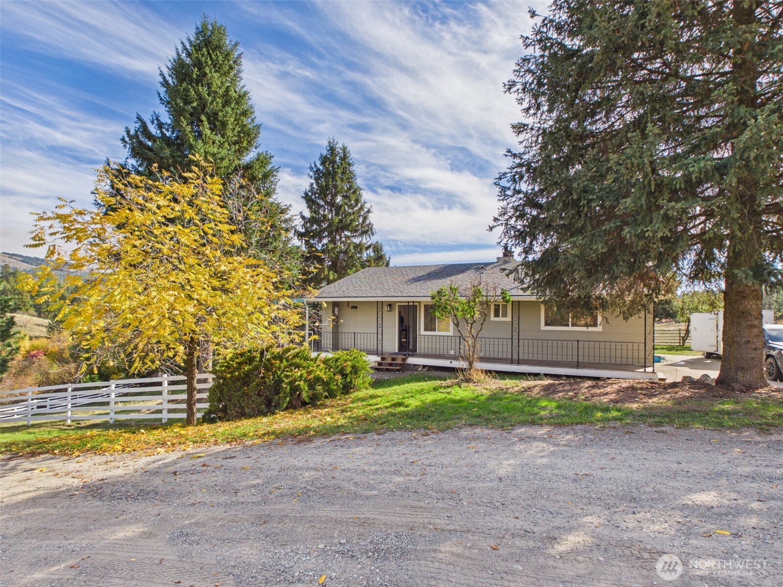 7 N Lake Lane Property Photo 2