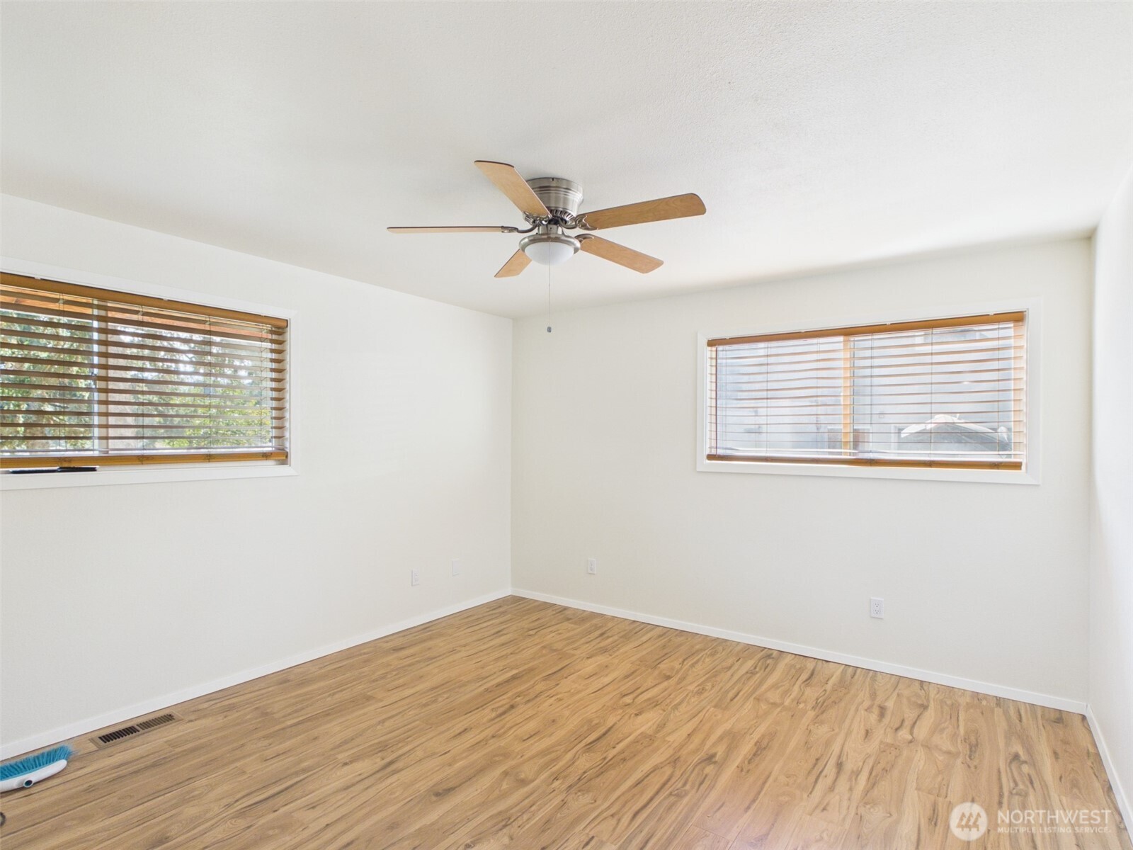 7 N Lake Lane Property Photo 10