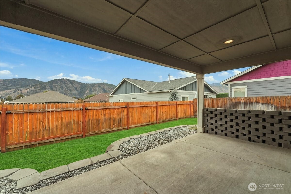 405 Ridgewood Drive Property Photo 6