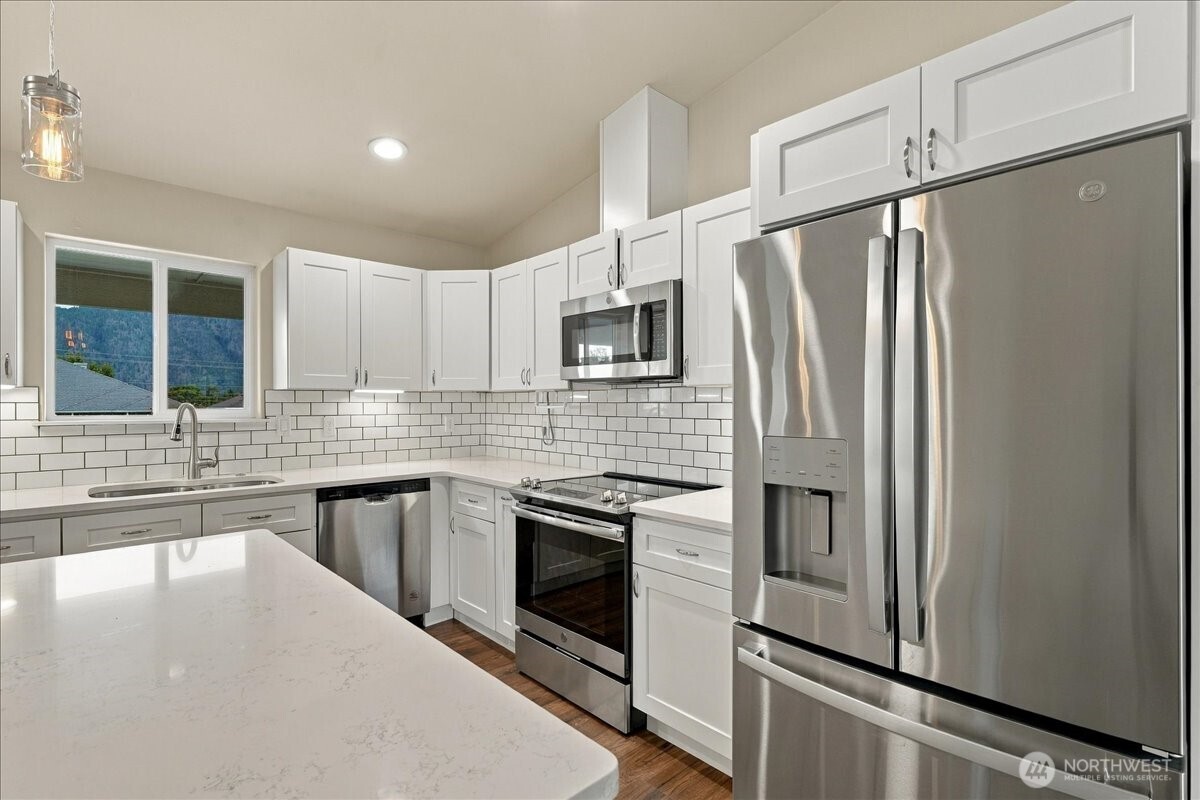 405 Ridgewood Drive Property Photo 10