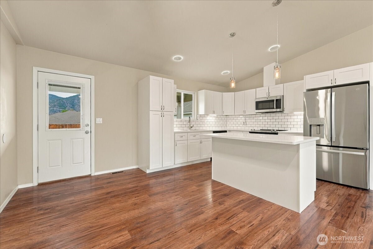 405 Ridgewood Drive Property Photo 12
