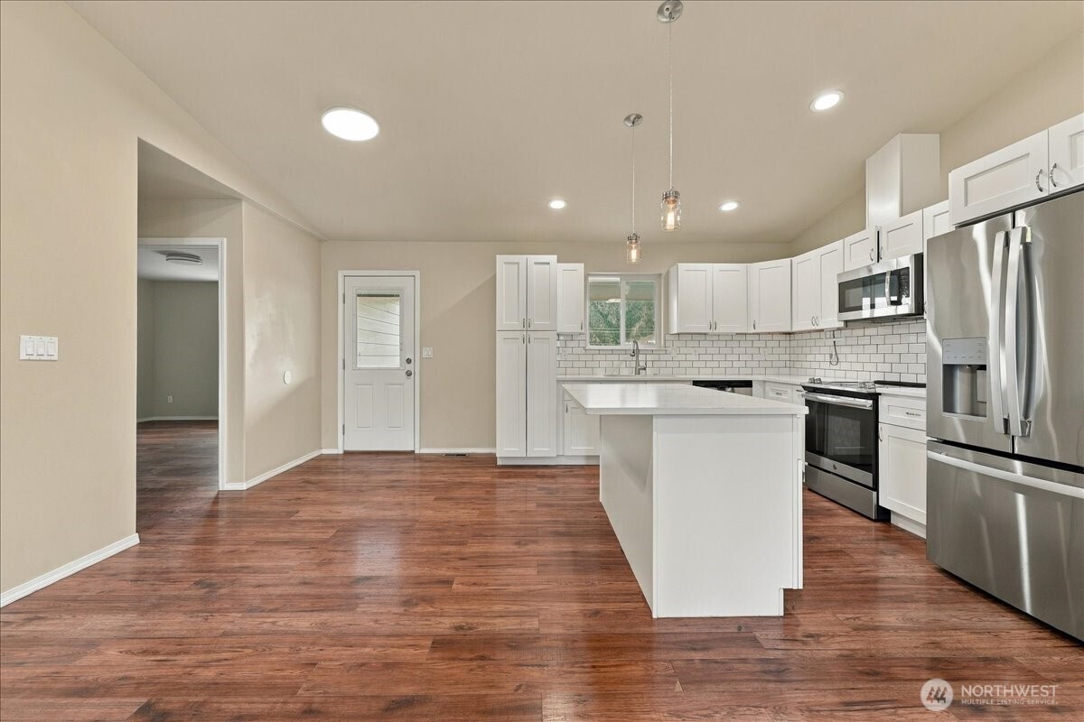 405 Ridgewood Drive Property Photo 13