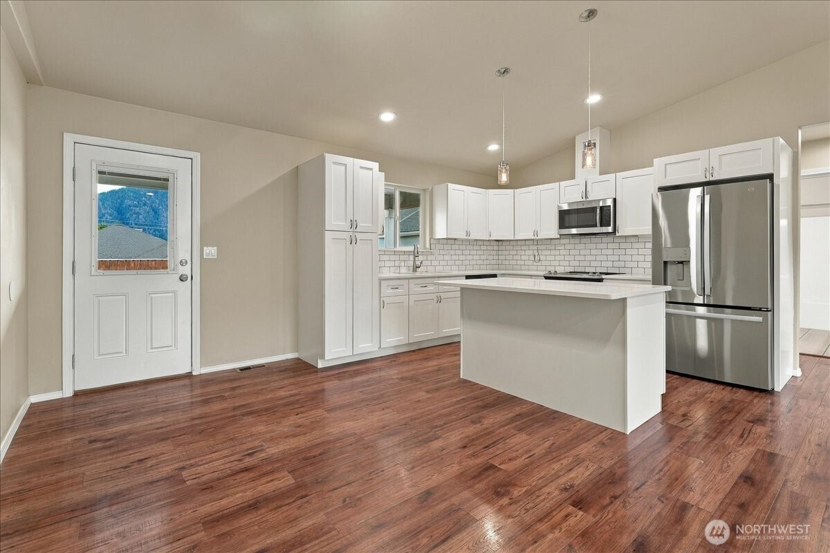 405 Ridgewood Drive Property Photo 14