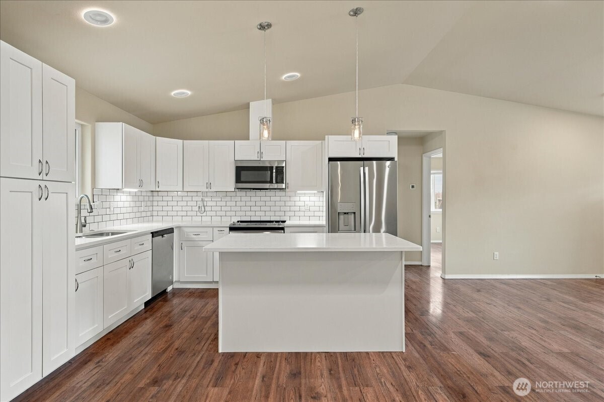 405 Ridgewood Drive Property Photo 15