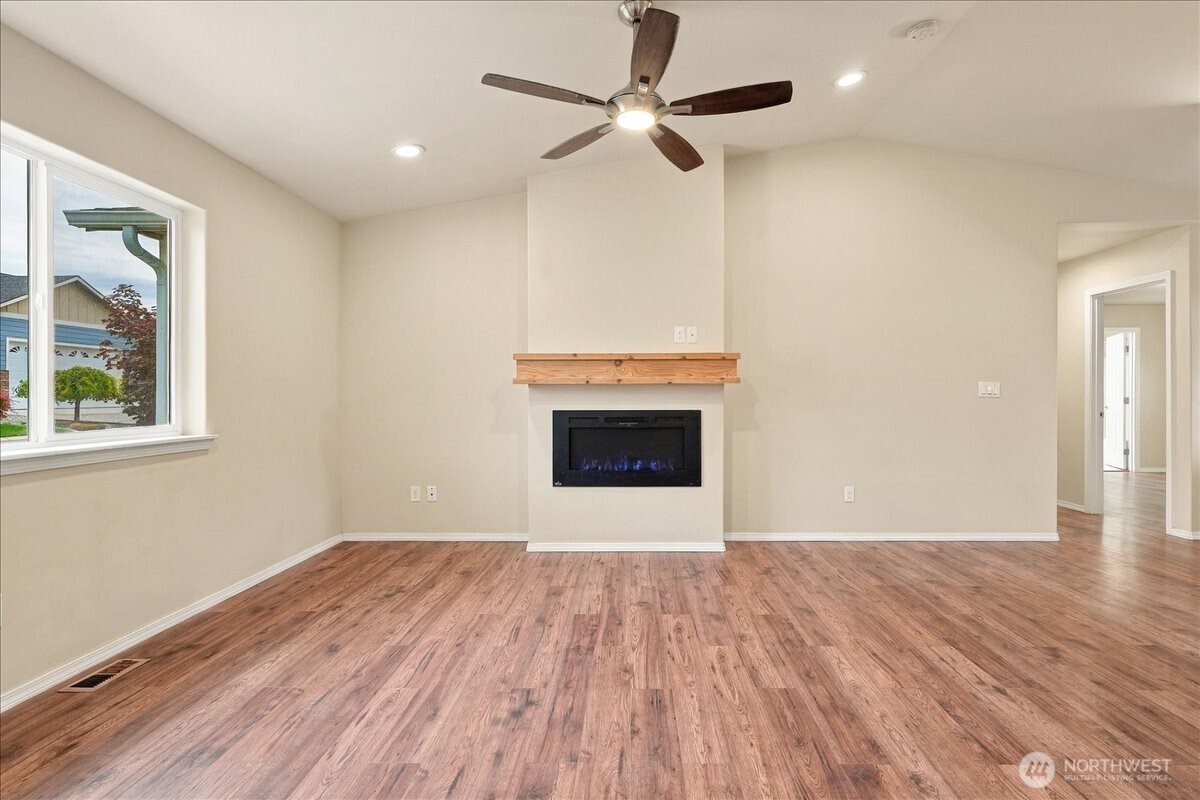 405 Ridgewood Drive Property Photo 18