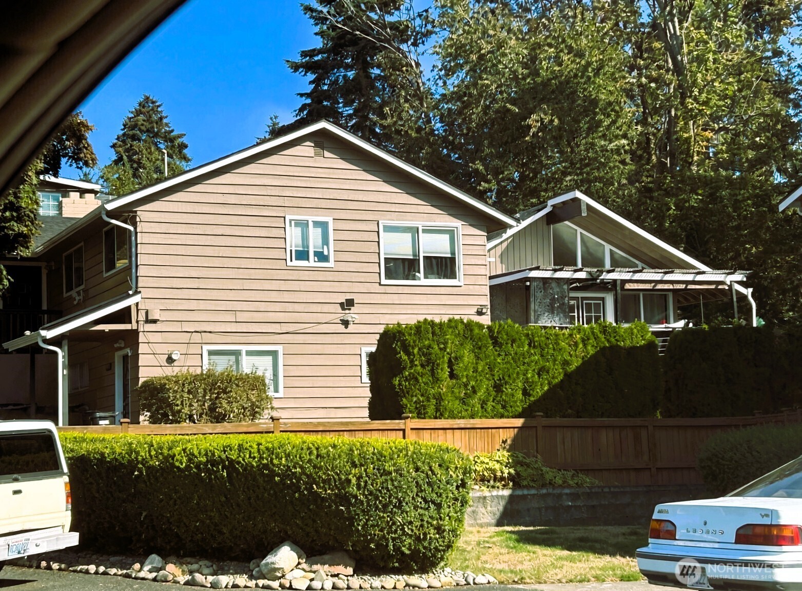 9930 S Beacon Avenue Property Photo 2
