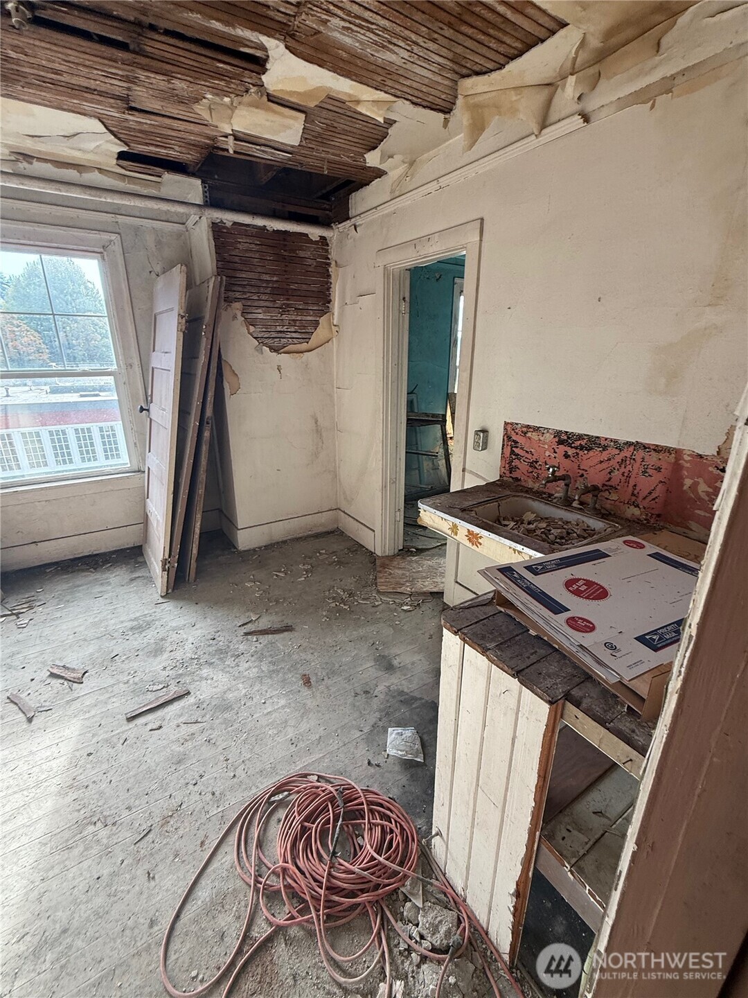 301 Allen Street Property Photo 4