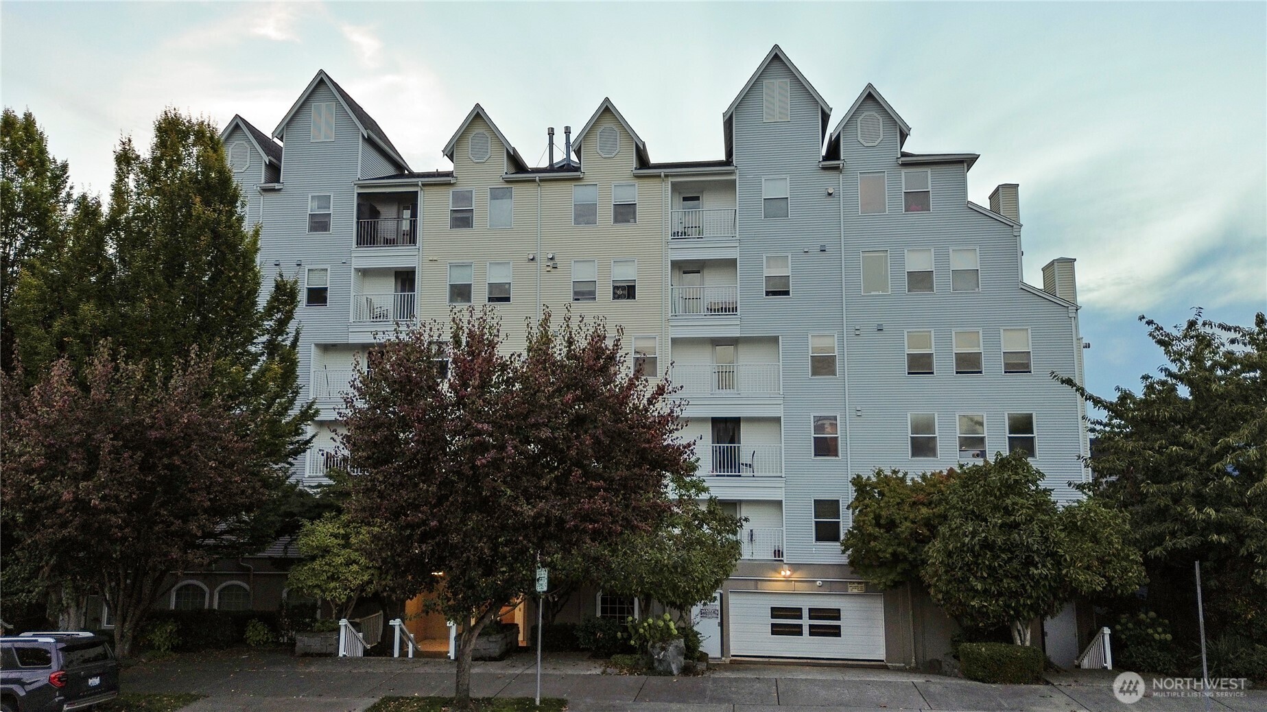 2522 Rucker Avenue 408 Property Photo 1