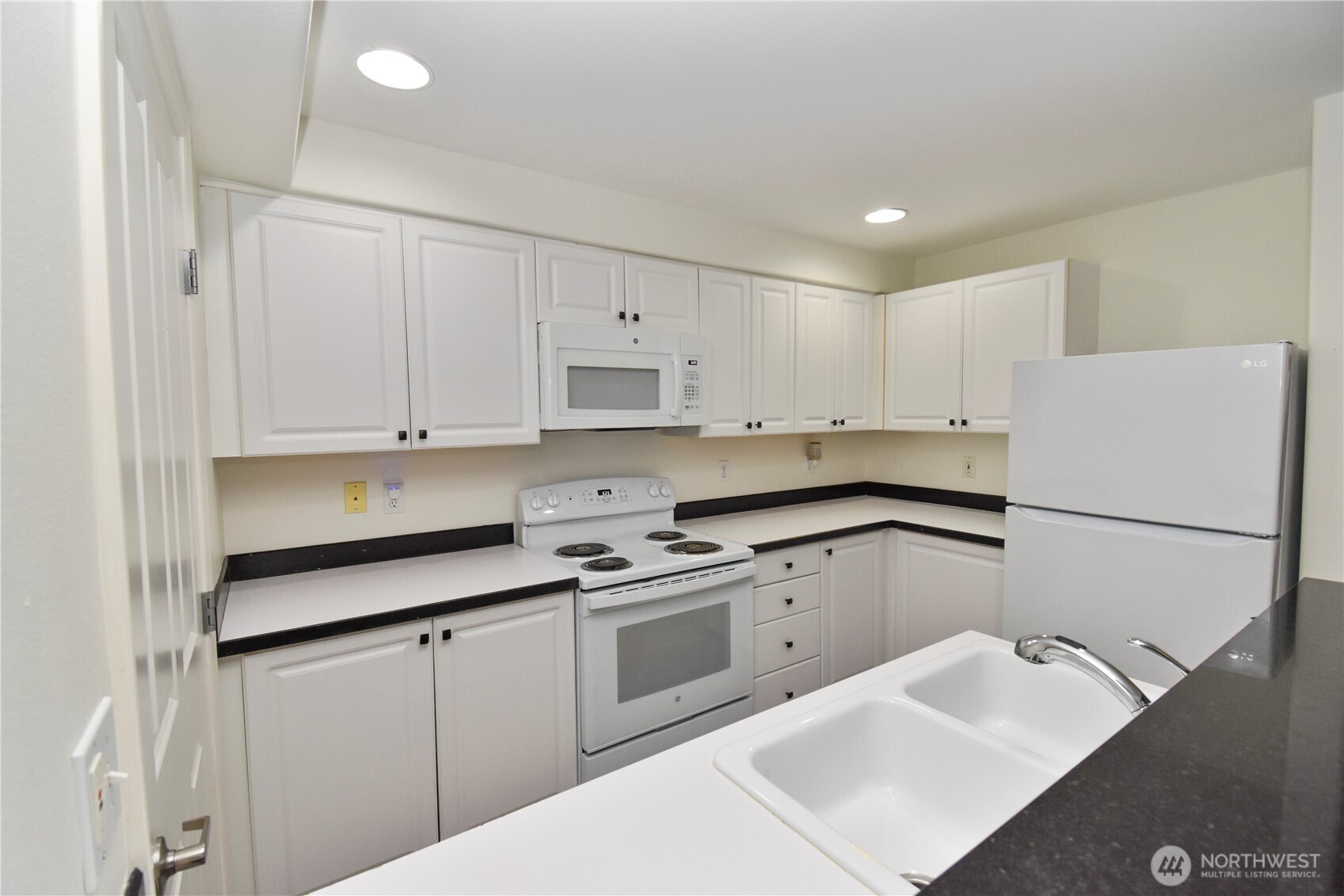 2522 Rucker Avenue 408 Property Photo 15