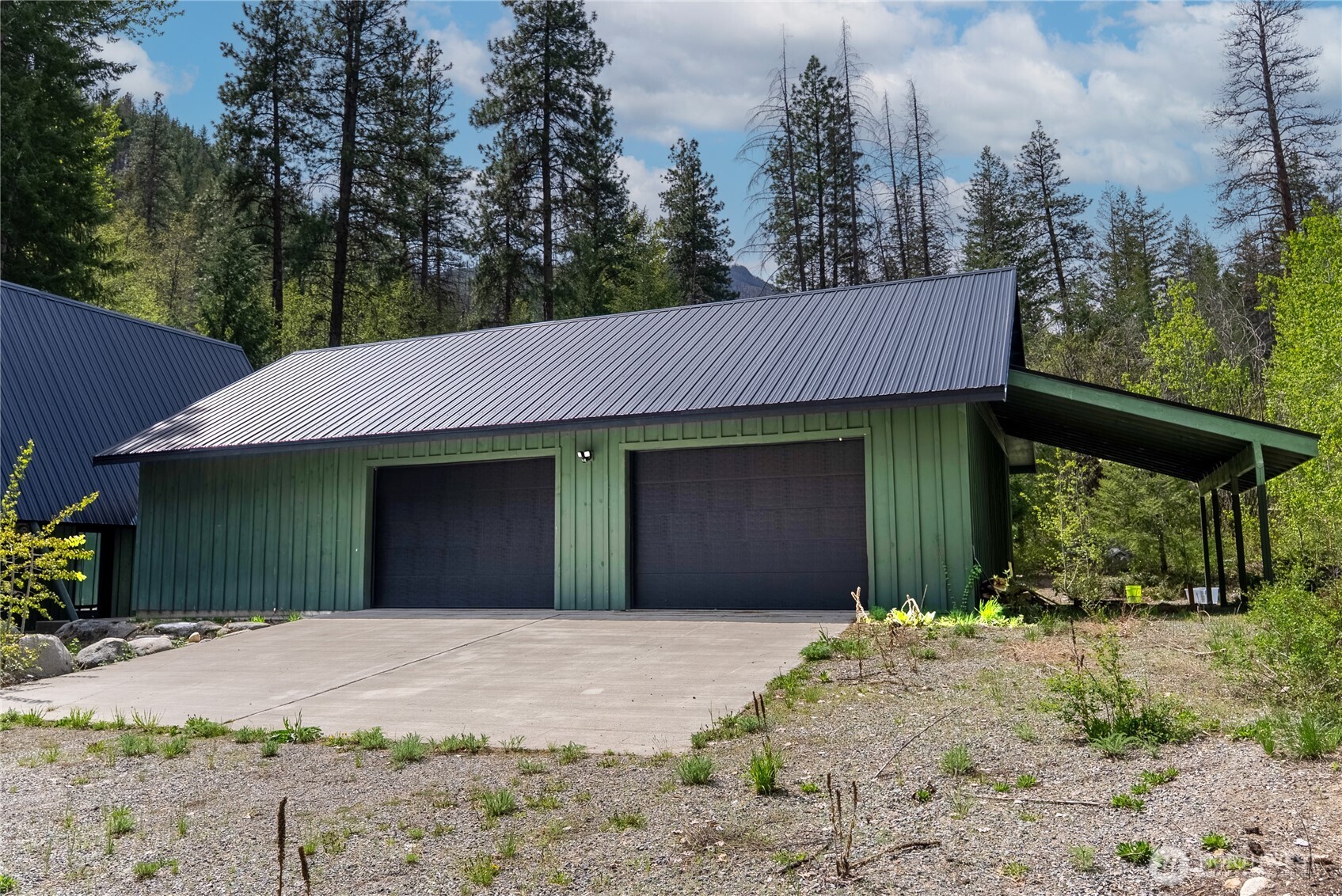 211 W Buttermilk Creed Road Property Photo 6