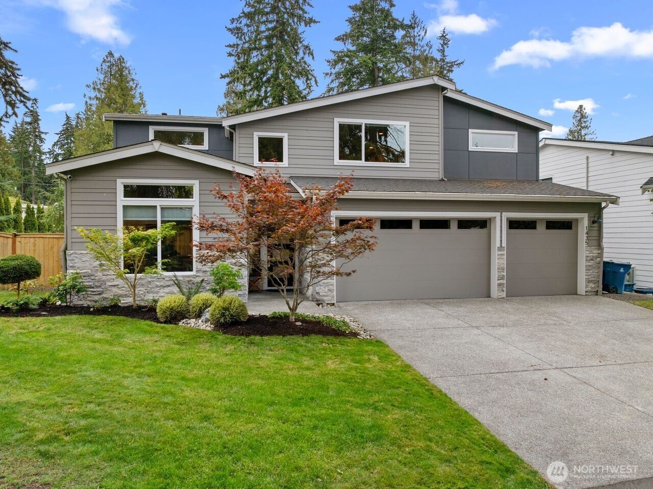 1435 7th Place Property Photo 1
