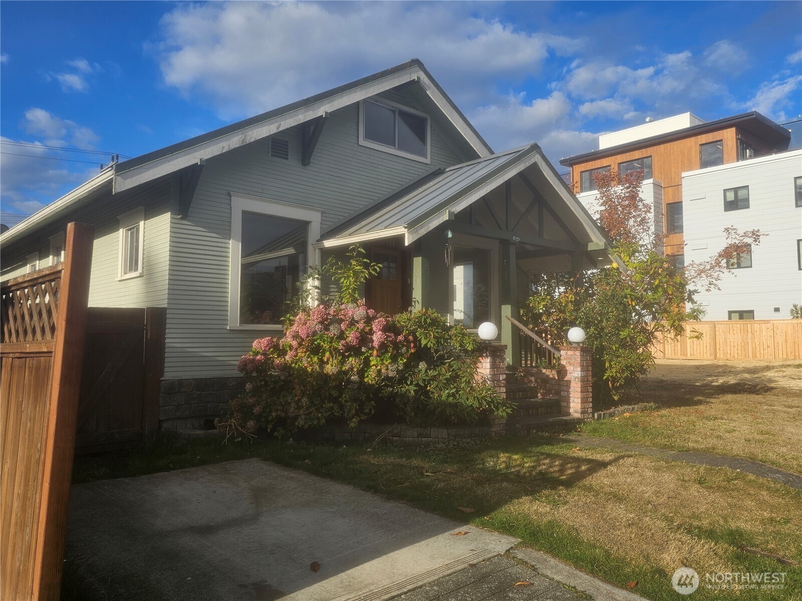 126 -126 1/2 W 2nd Street Property Photo 2