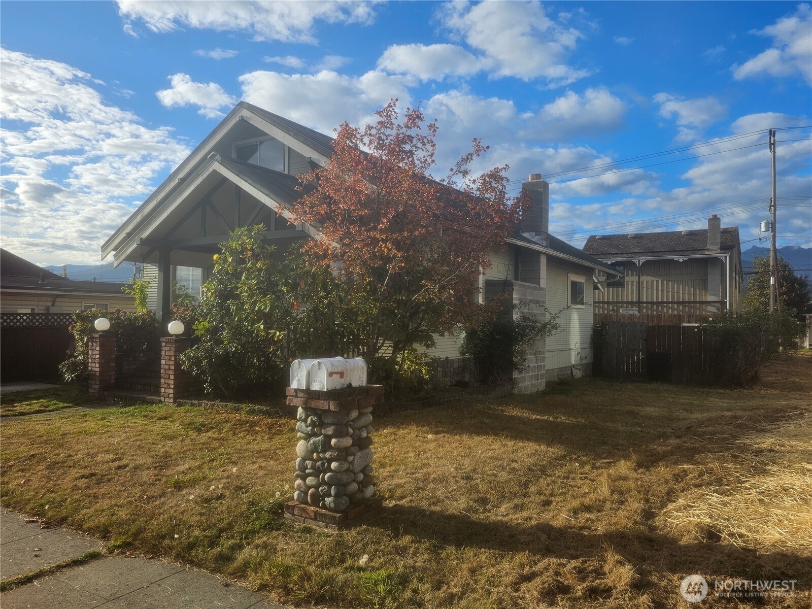 126 -126 1/2 W 2nd Street Property Photo 3