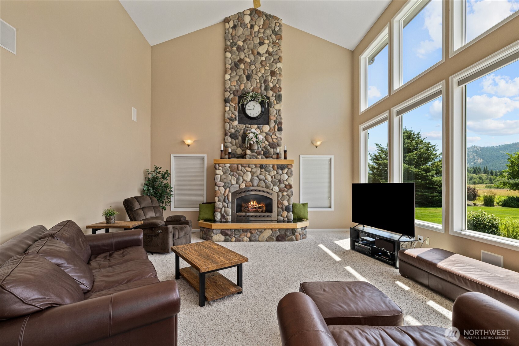 430 Pays Road Property Photo 3