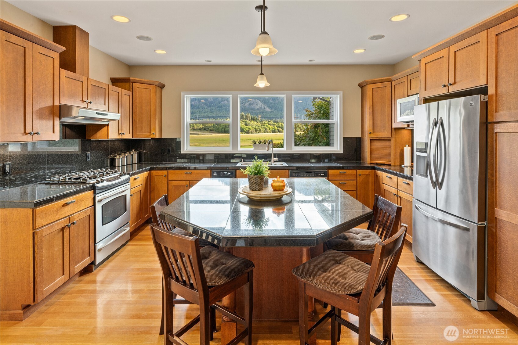 430 Pays Road Property Photo 8