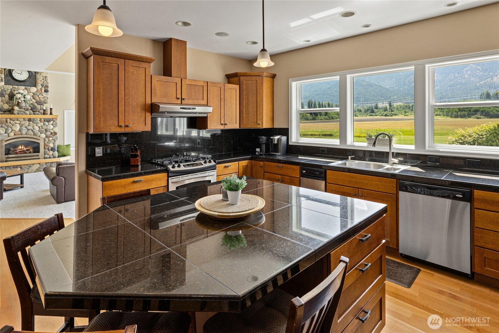 430 Pays Road Property Photo 10