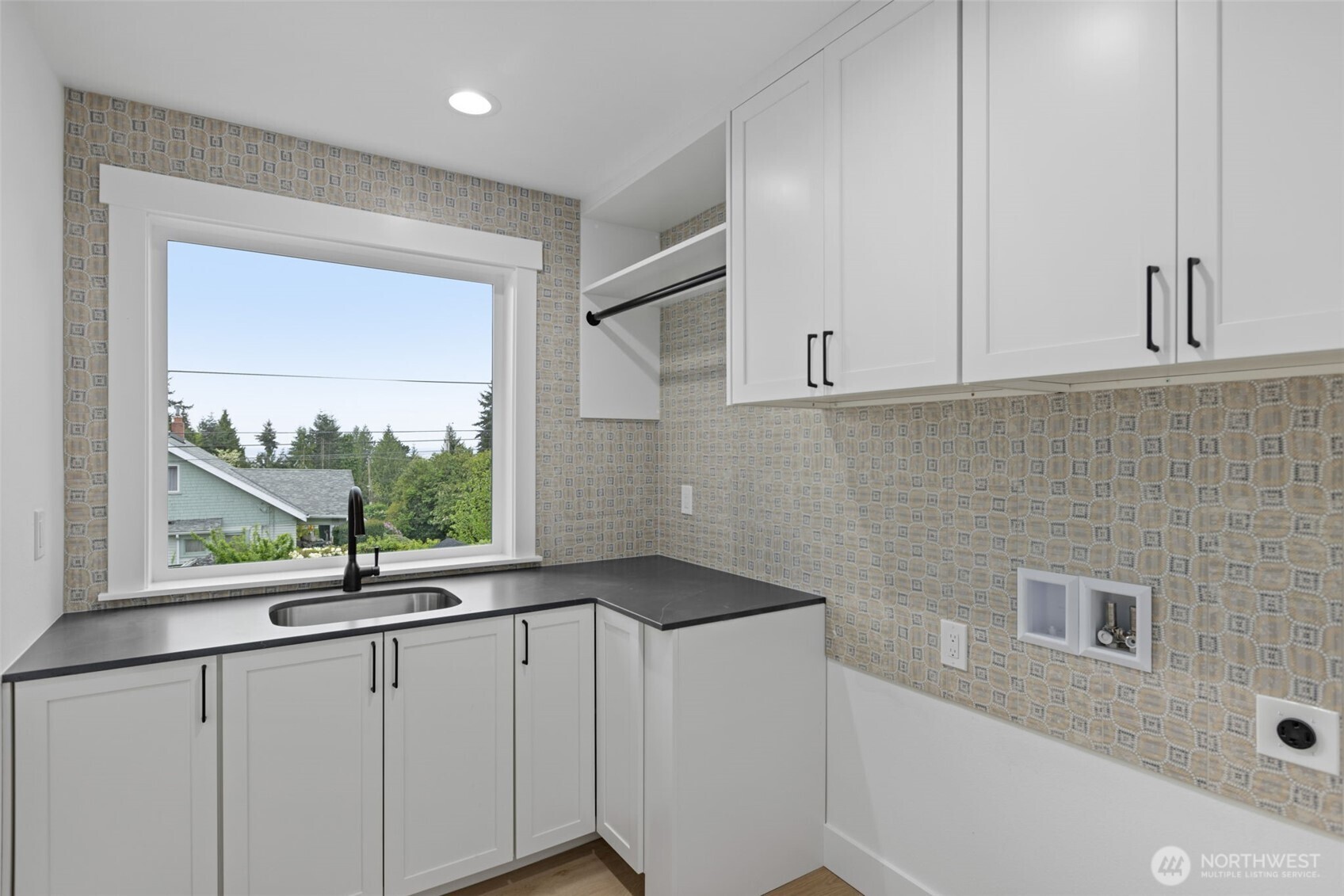 11050 2nd Avenue Property Photo 4