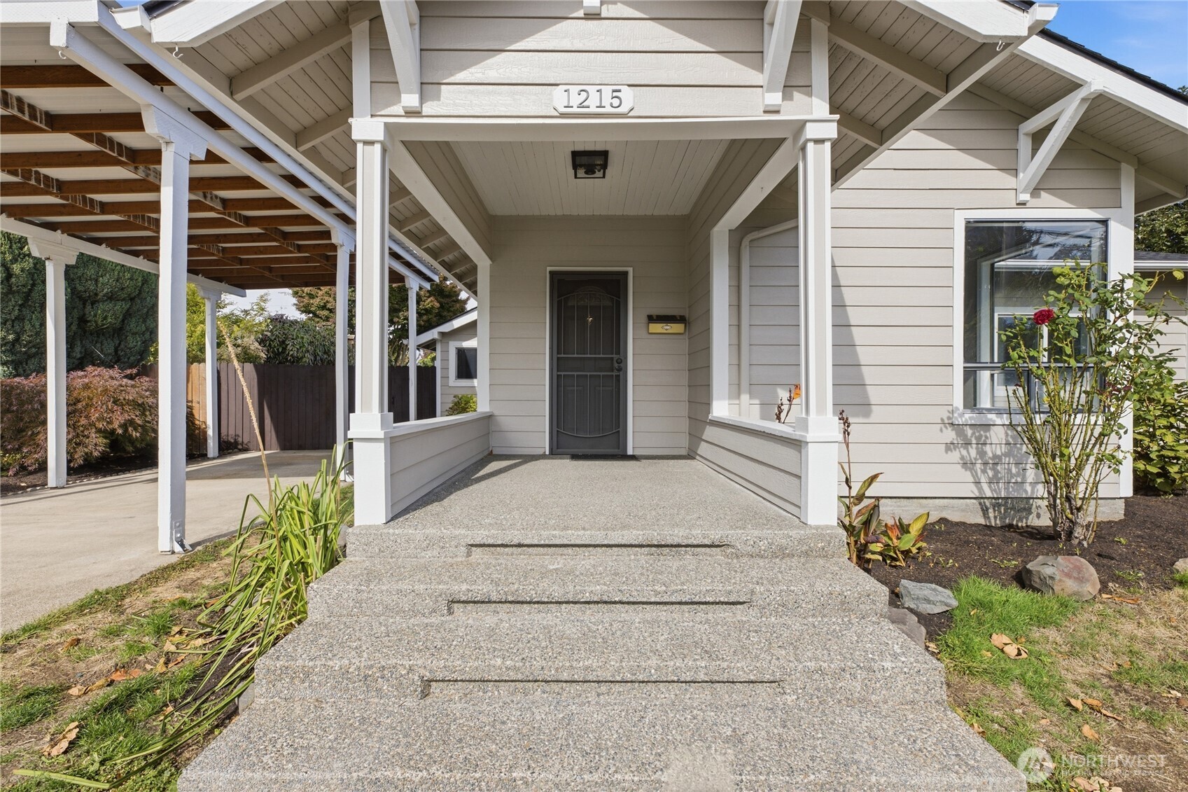 1215 8th Avenue Property Photo 4