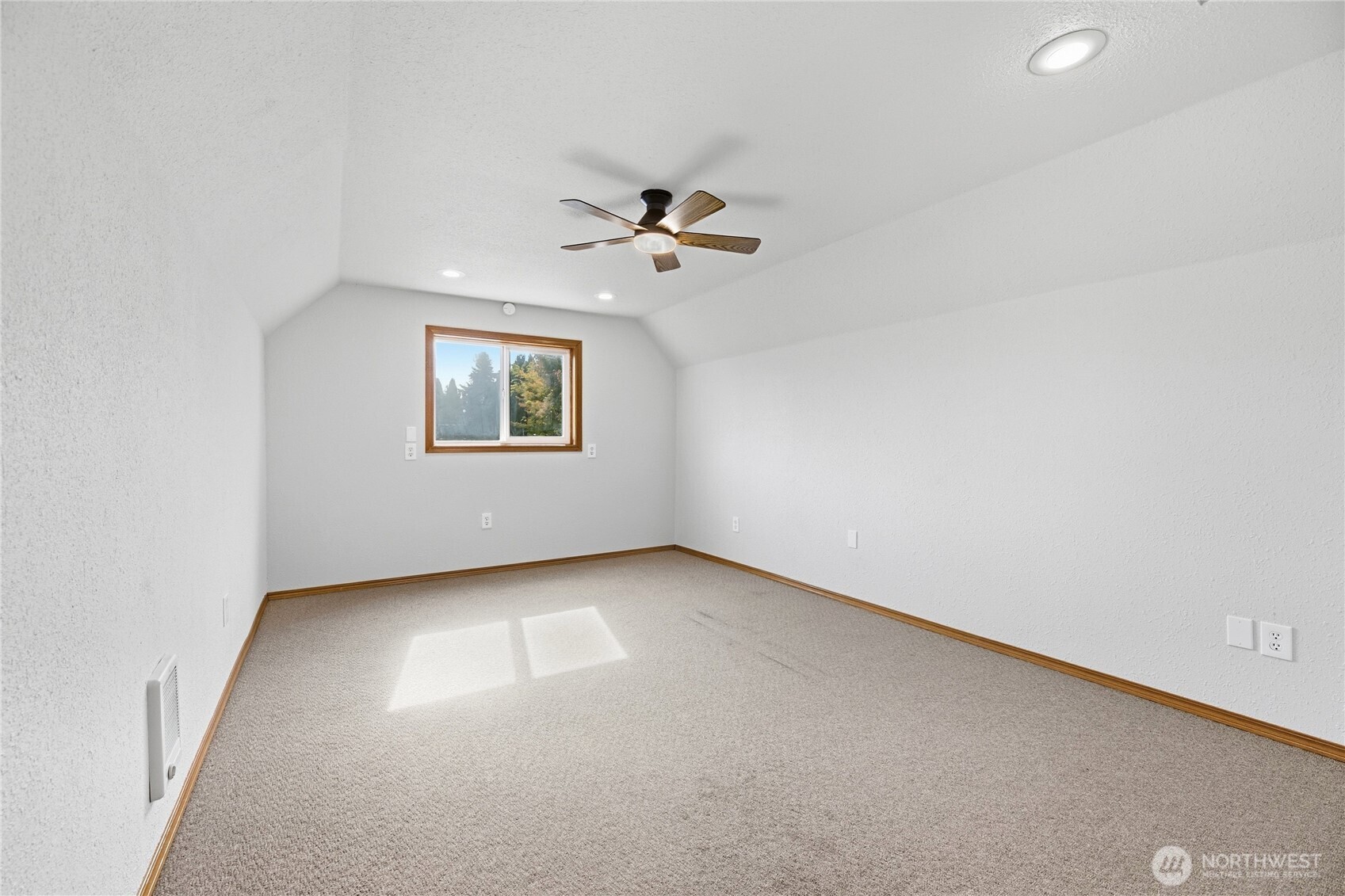1215 8th Avenue Property Photo 27