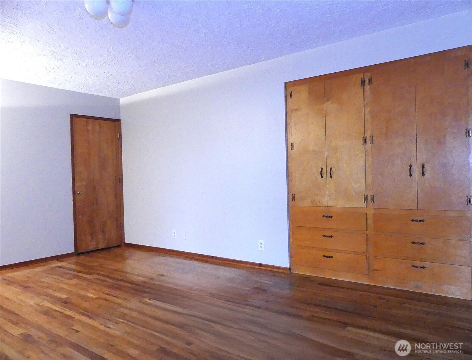 2320 E 25th Street Property Photo 2