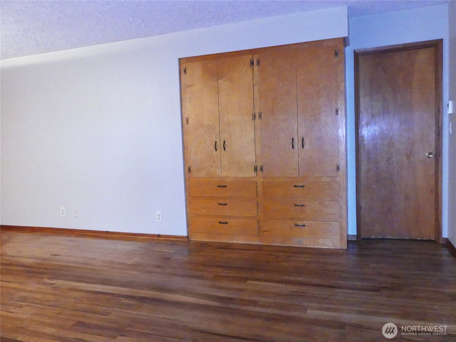2320 E 25th Street Property Photo 3
