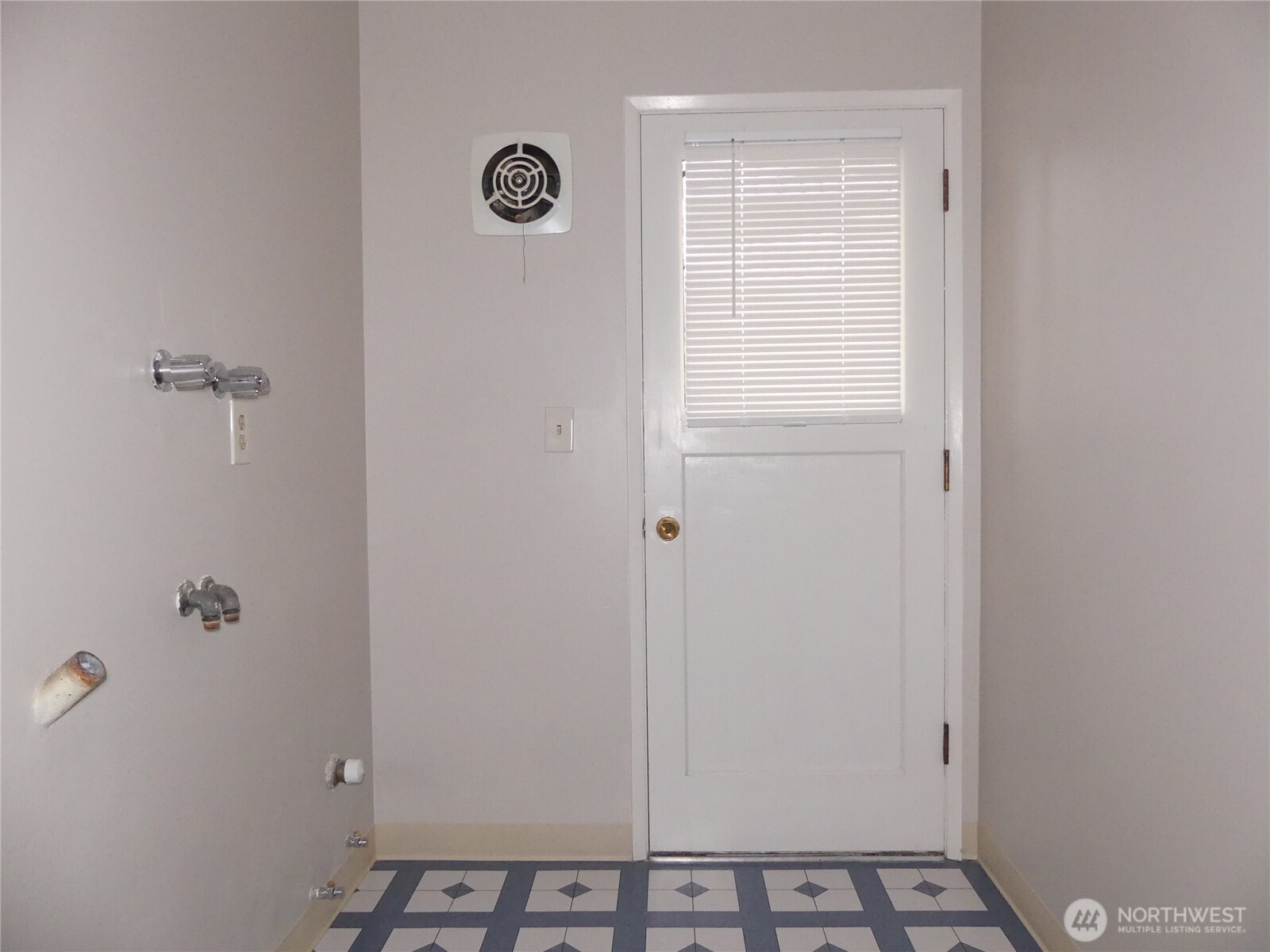 2320 E 25th Street Property Photo 10
