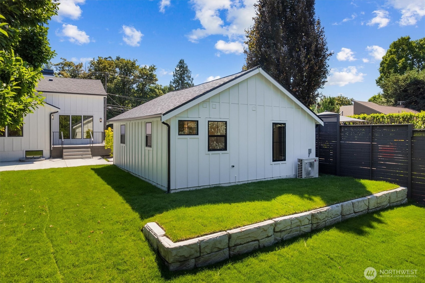 7745 Seward Park Avenue Property Photo 8