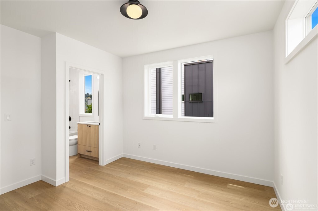 3638 Greenwood Avenue B Property Photo 16