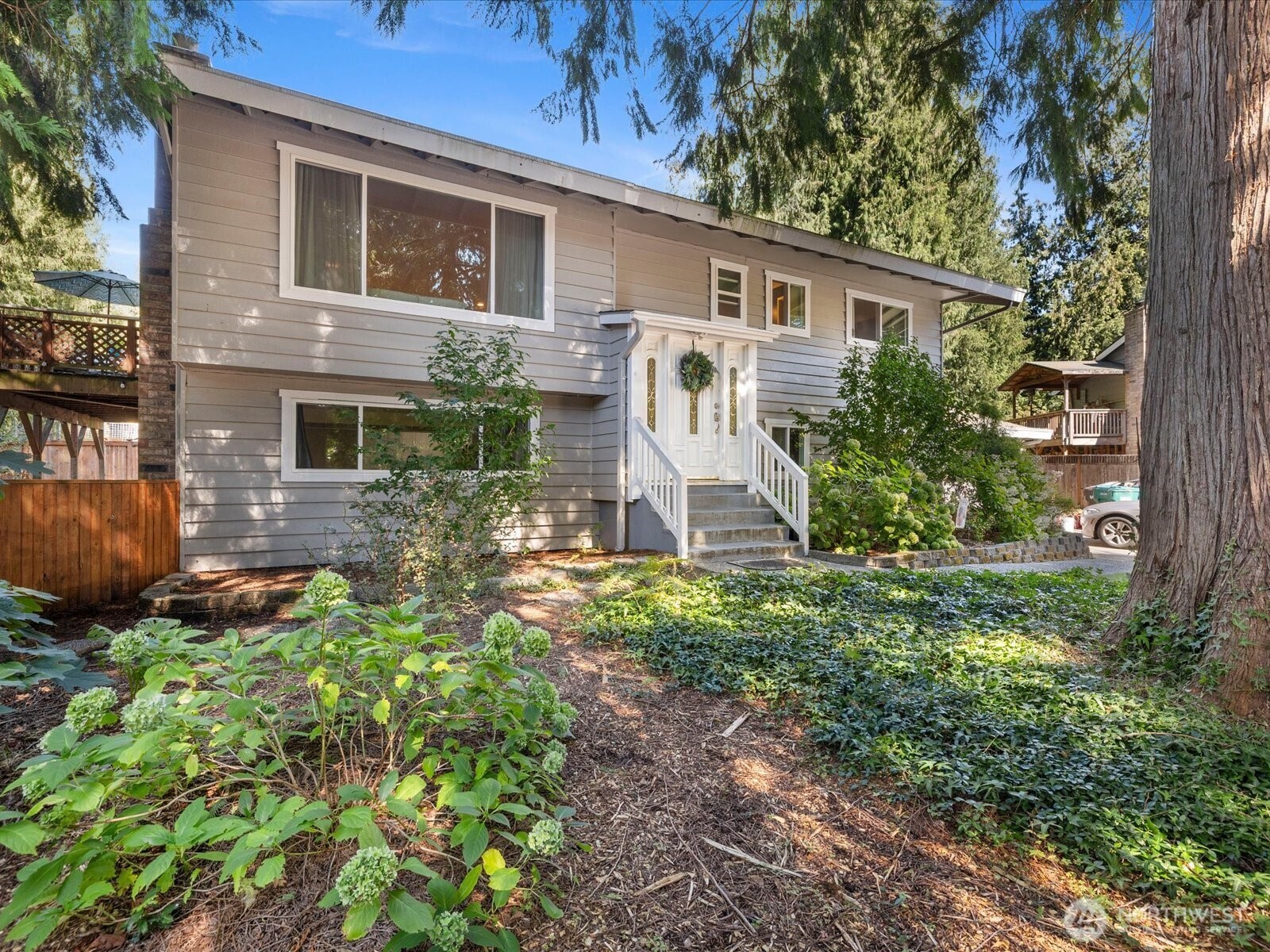 19310 1st Avenue Property Photo 1