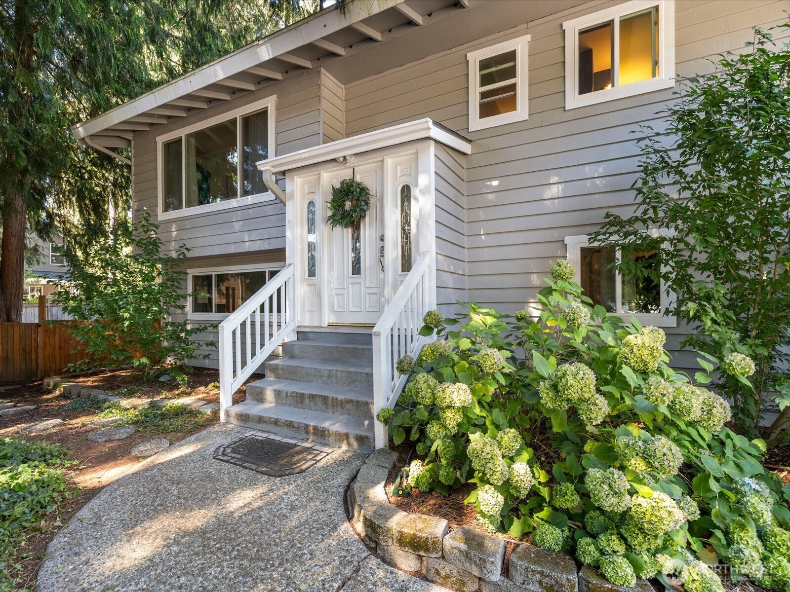 19310 1st Avenue Property Photo 2