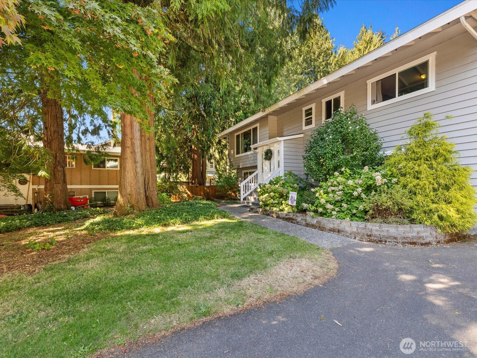 19310 1st Avenue Property Photo 3