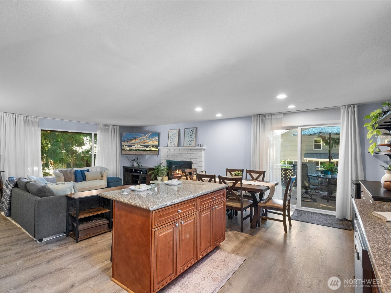 19310 1st Avenue Property Photo 16