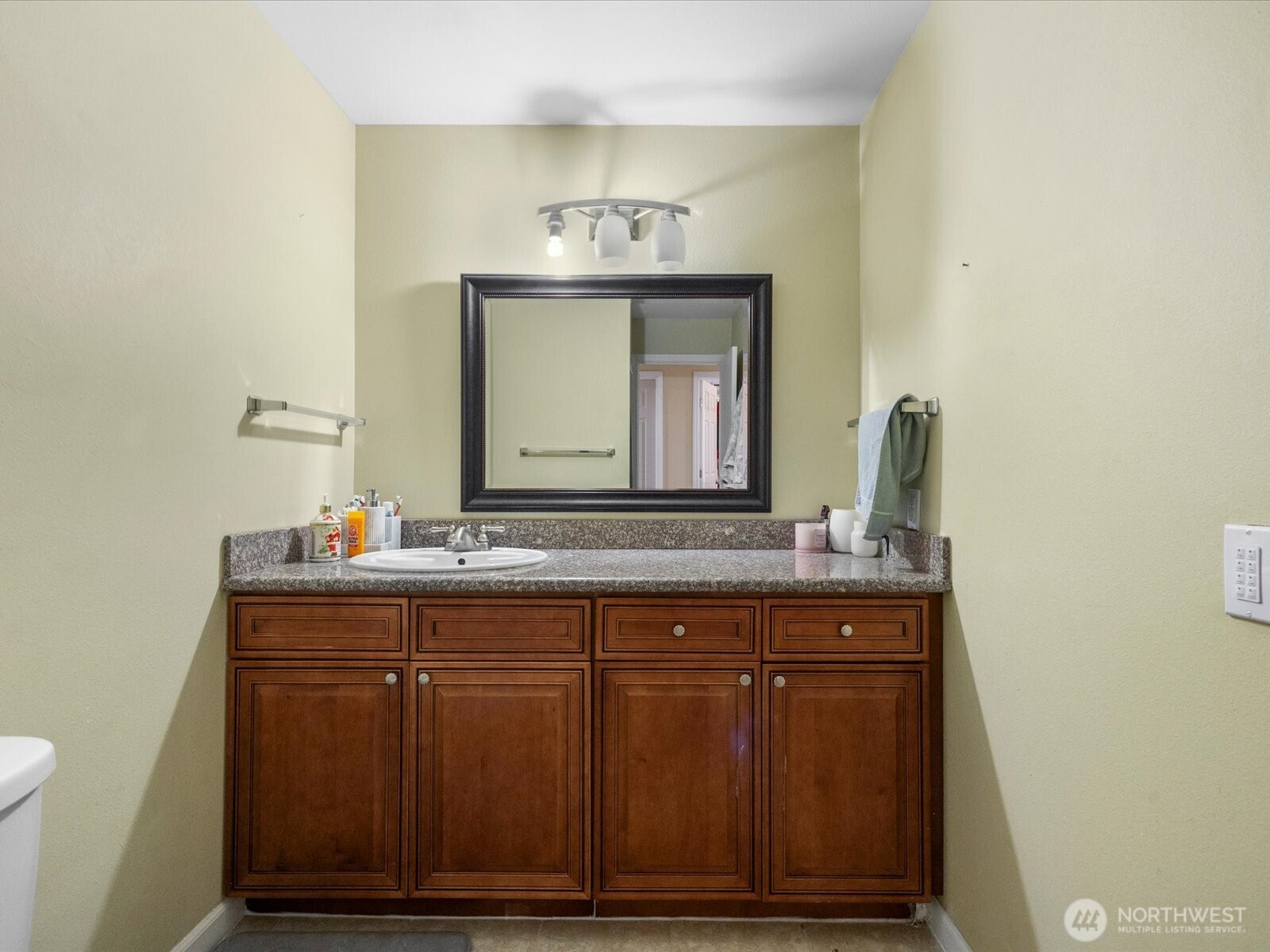 19310 1st Avenue Property Photo 27