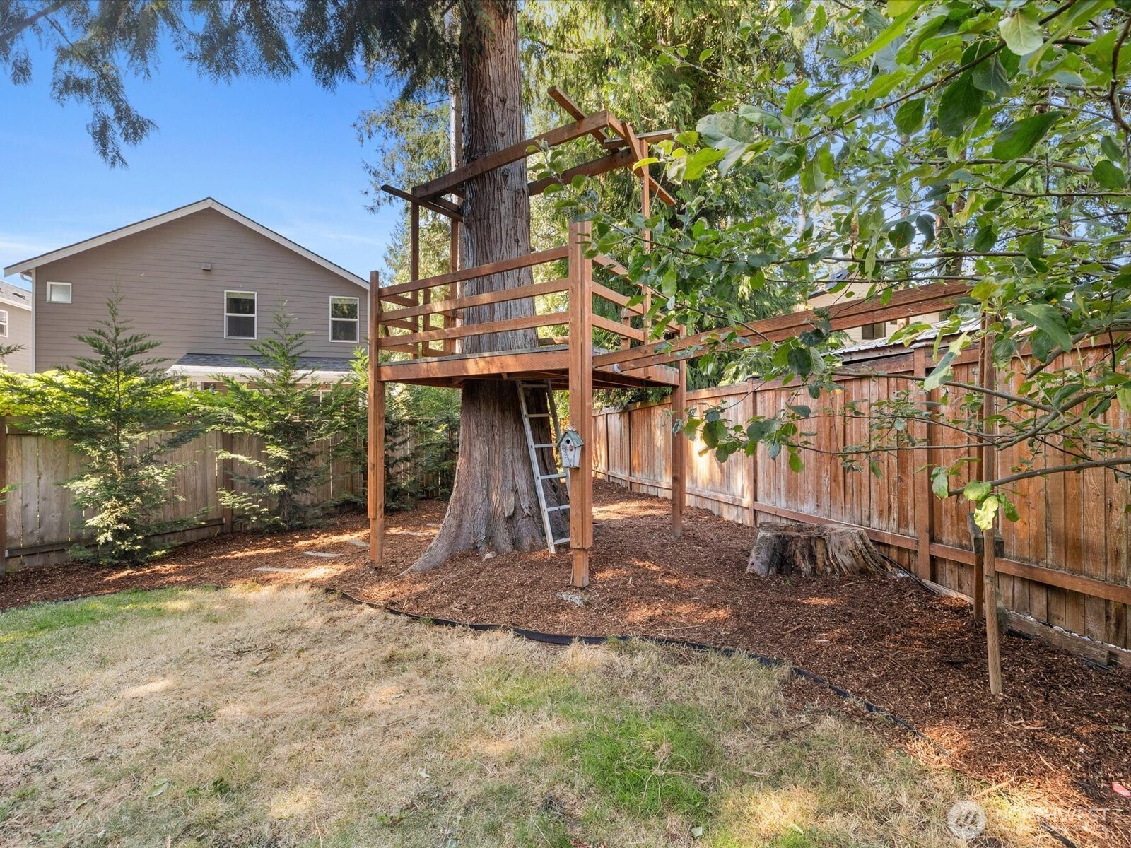 19310 1st Avenue Property Photo 32