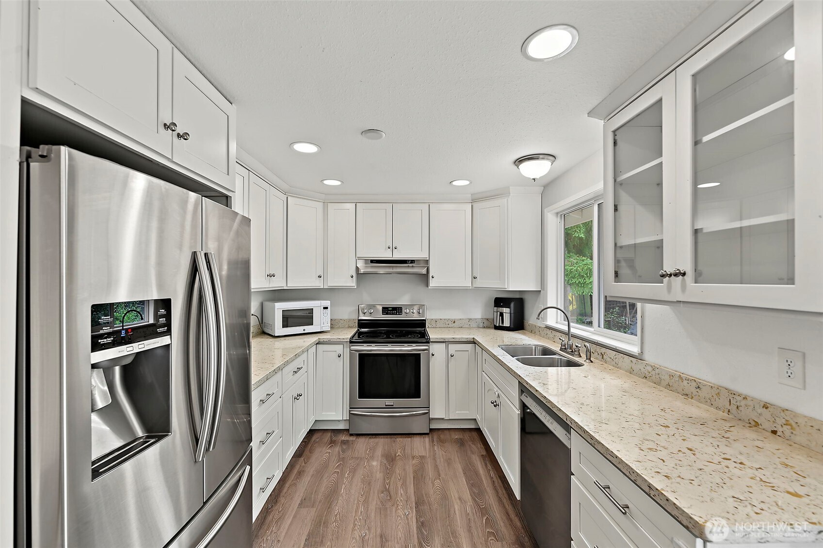 6873 Helena Drive Property Photo 12