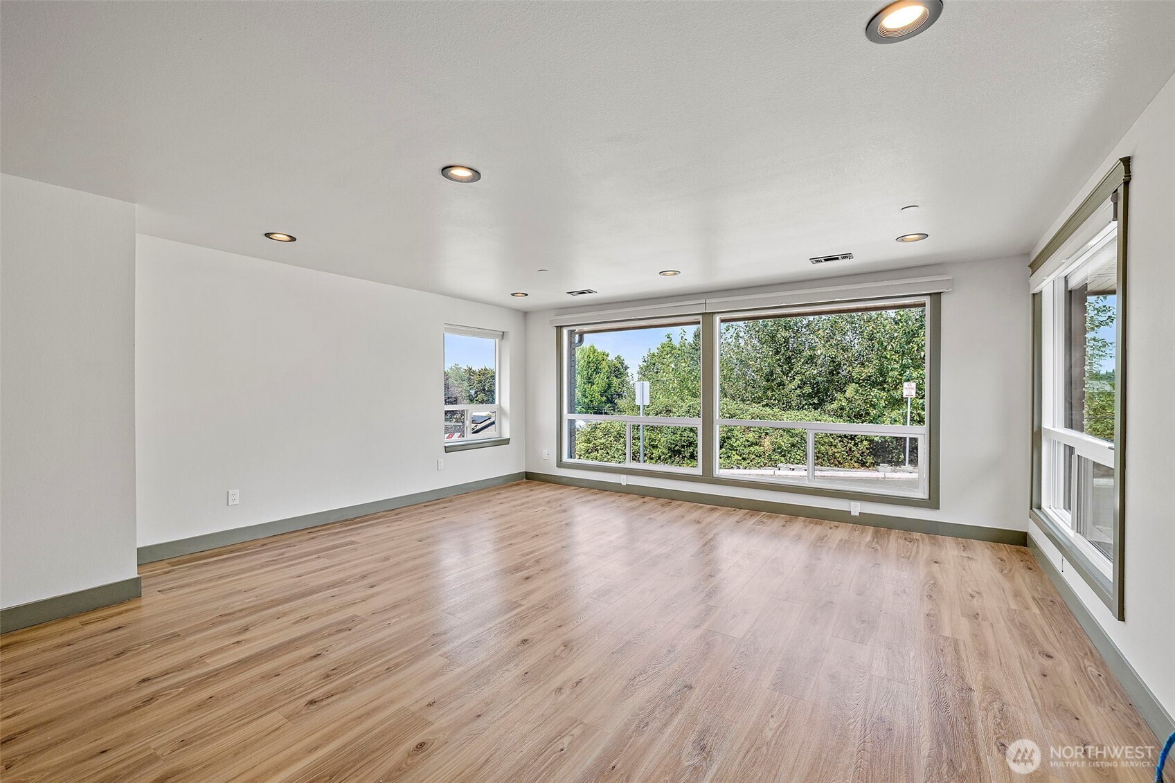 1008 E Guiberson Street Property Photo 3