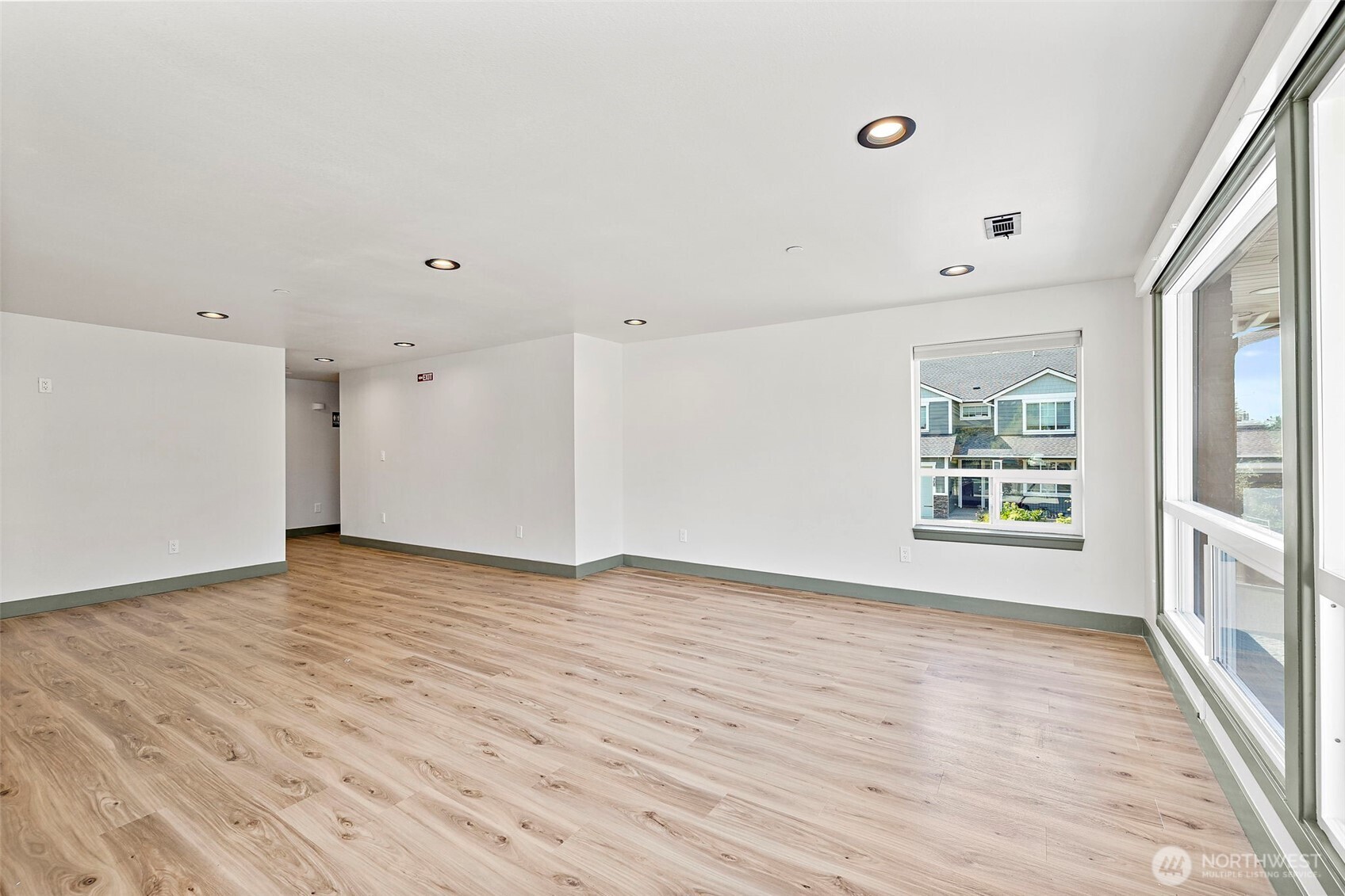 1008 E Guiberson Street Property Photo 4