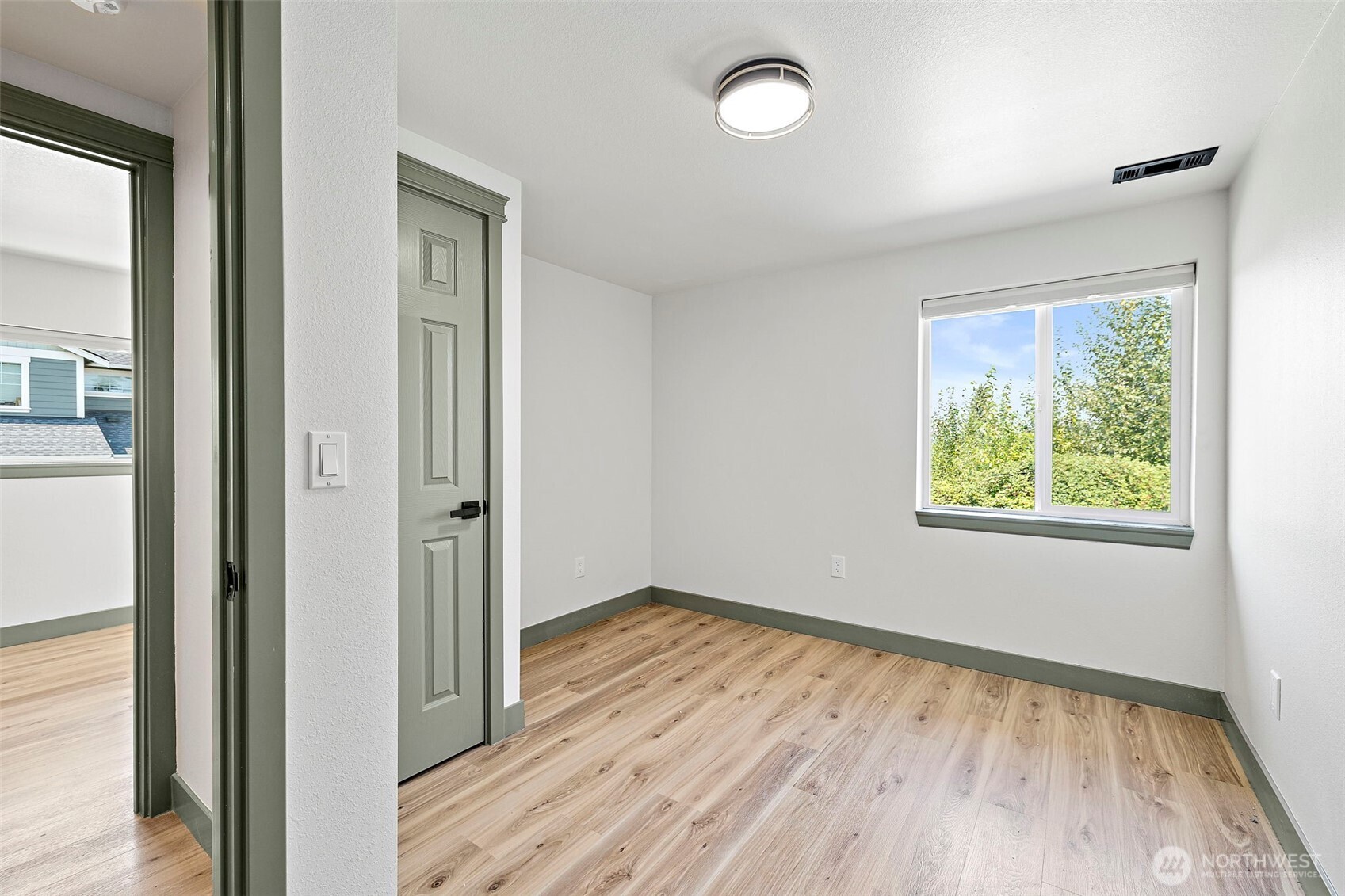 1008 E Guiberson Street Property Photo 8